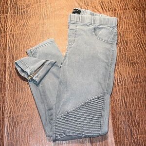 Distressed gray jeggings